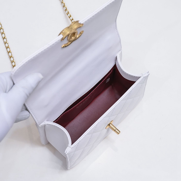 シャネルバッグ着用イメージ